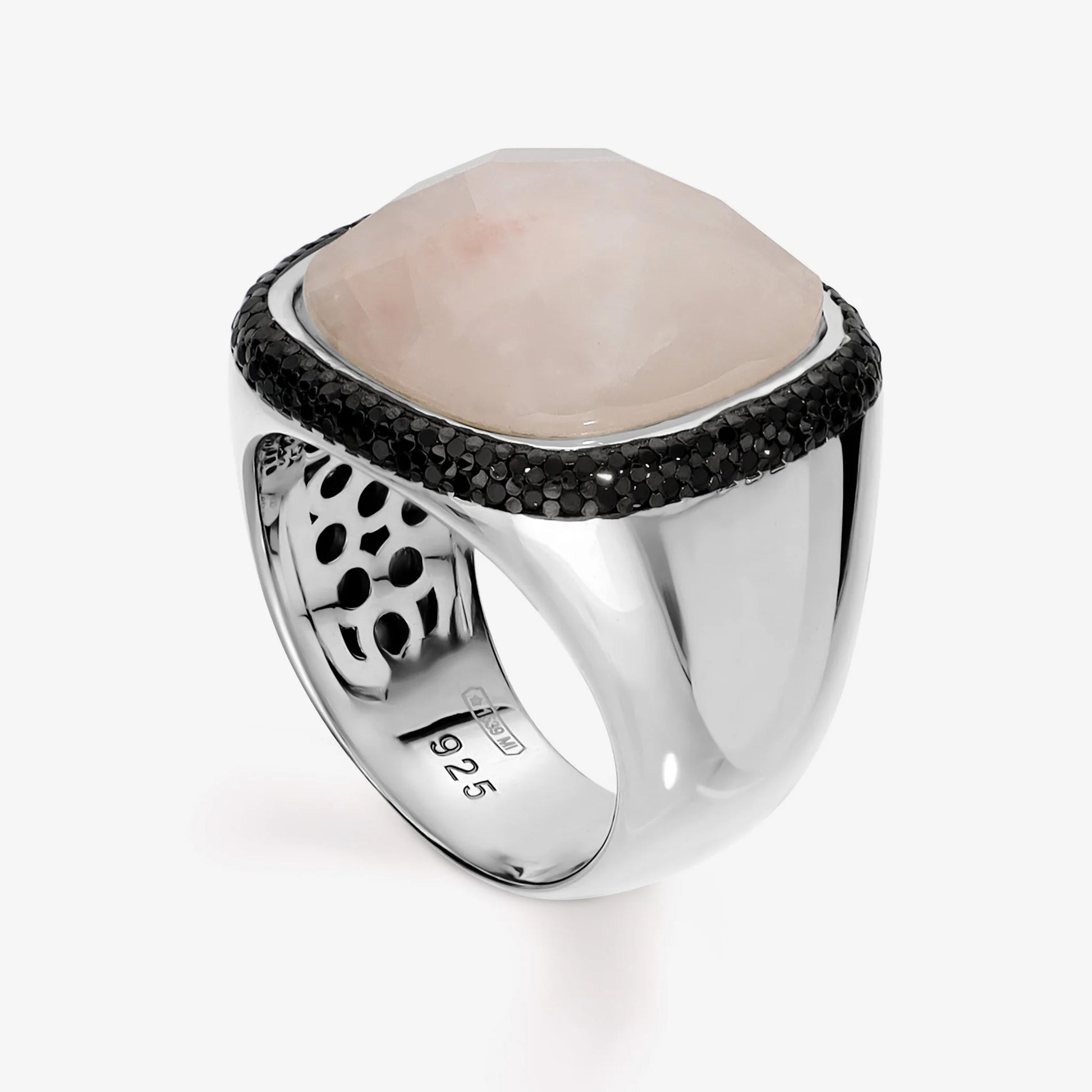 Anello Chevalier in Argento 925 placcato Platino con Quarzo Rosa Sfaccettato e Pavé di Spinelli Neri