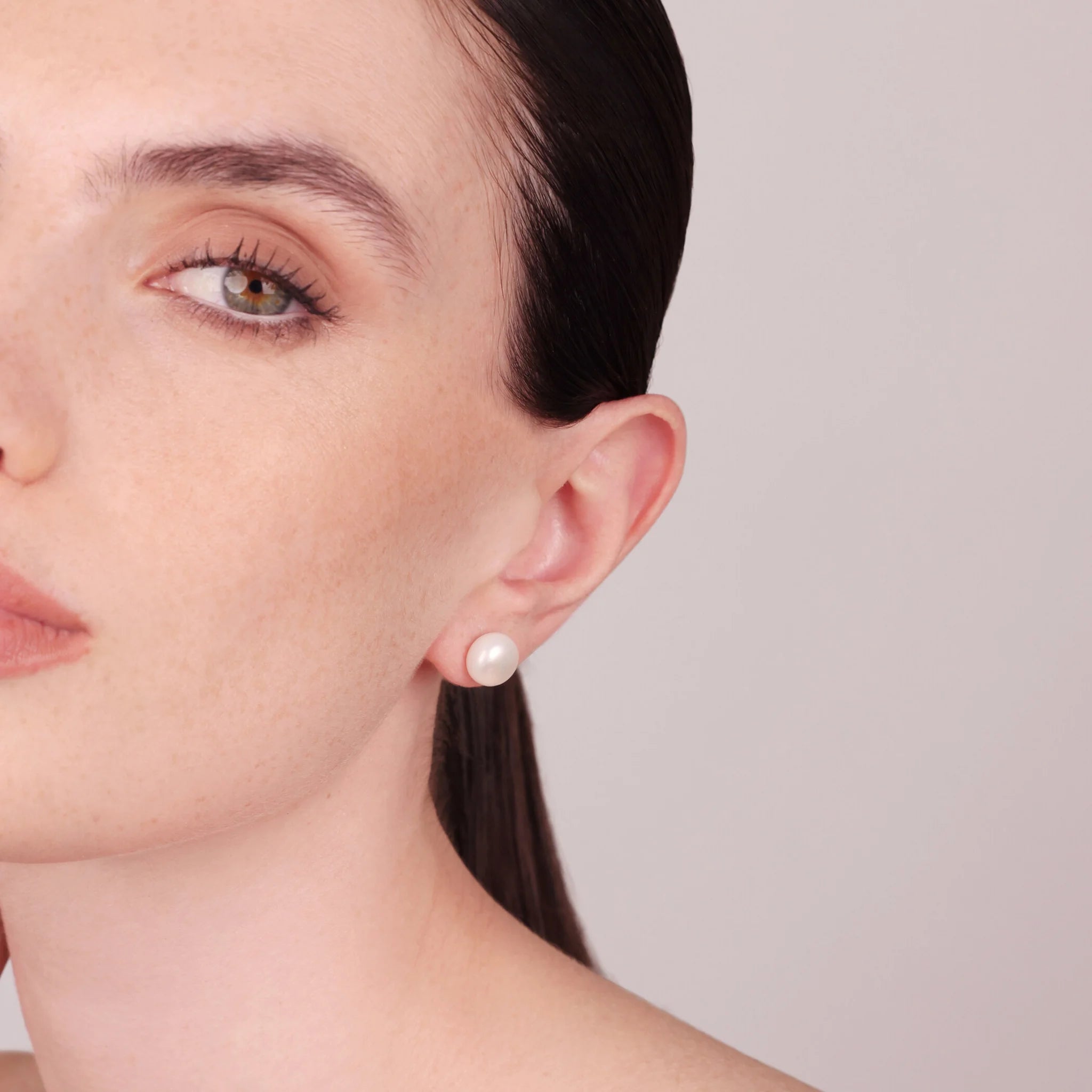 Orecchini in Argento 925 placcato Oro Bianco 18Kt con Perle d'Acqua Dolce a Bottone Bianche Ø 9/10 mm