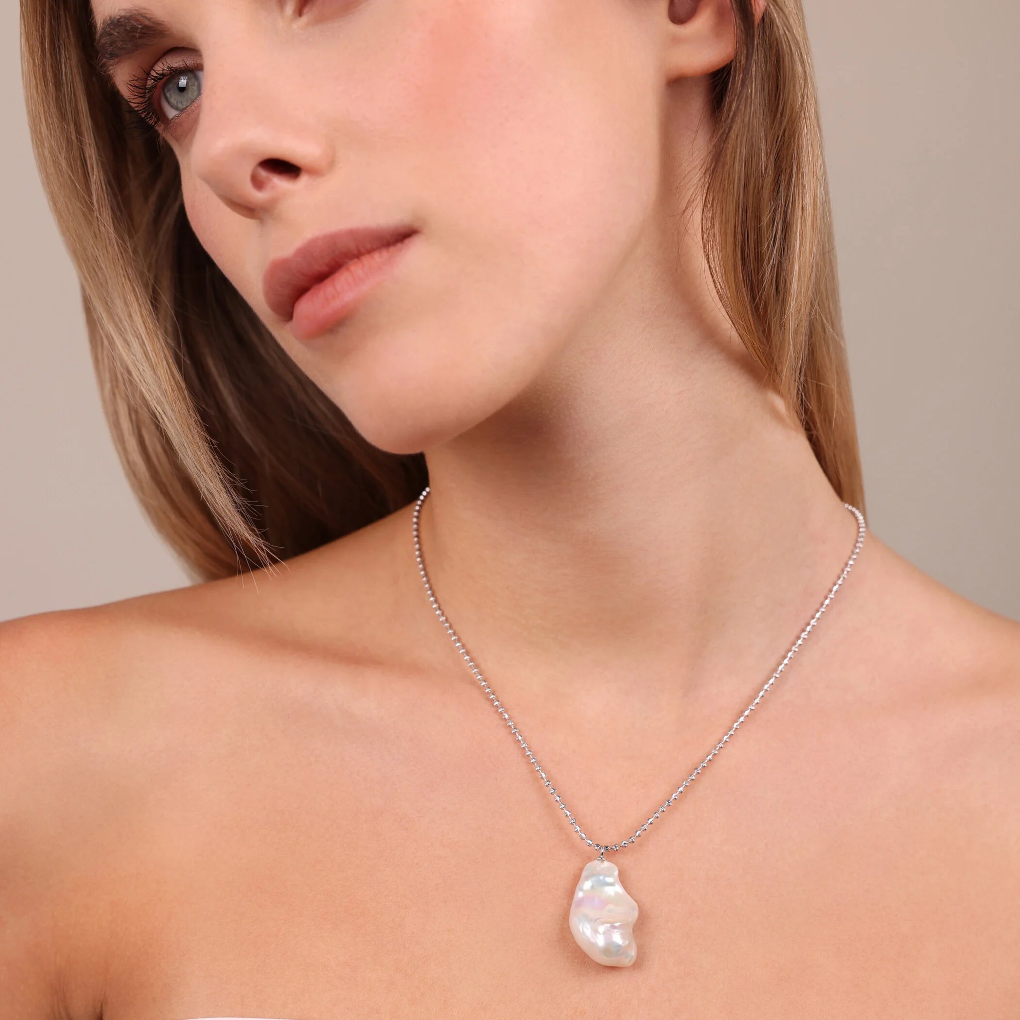 Collana in Argento 925 placcato Oro Bianco 18Kt con Microbead e Perla Scaramazza Bianca d'Acqua Dolce