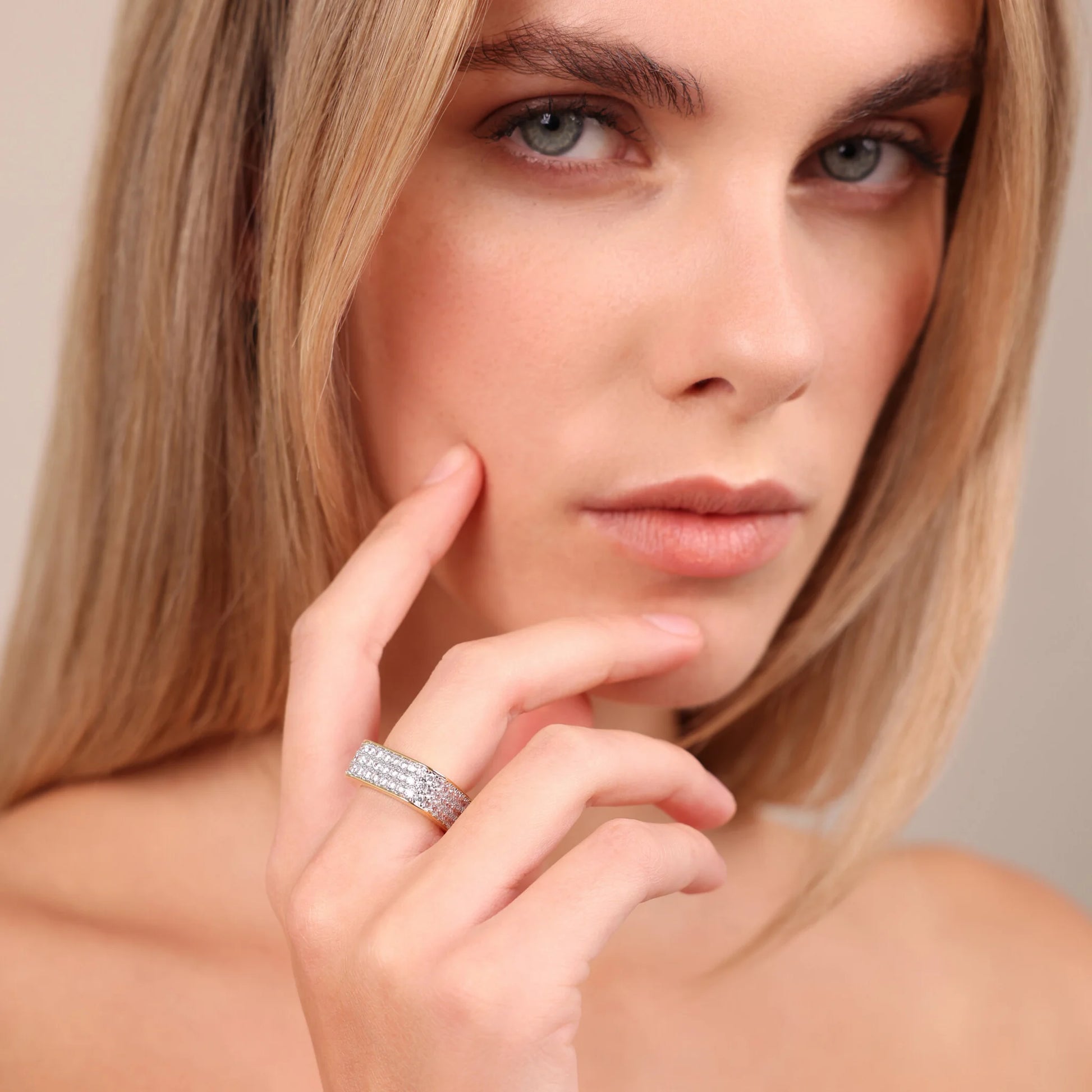 Anneau carré en argent 925 plaqué or jaune 18Kt avec pavé de zircon cubique