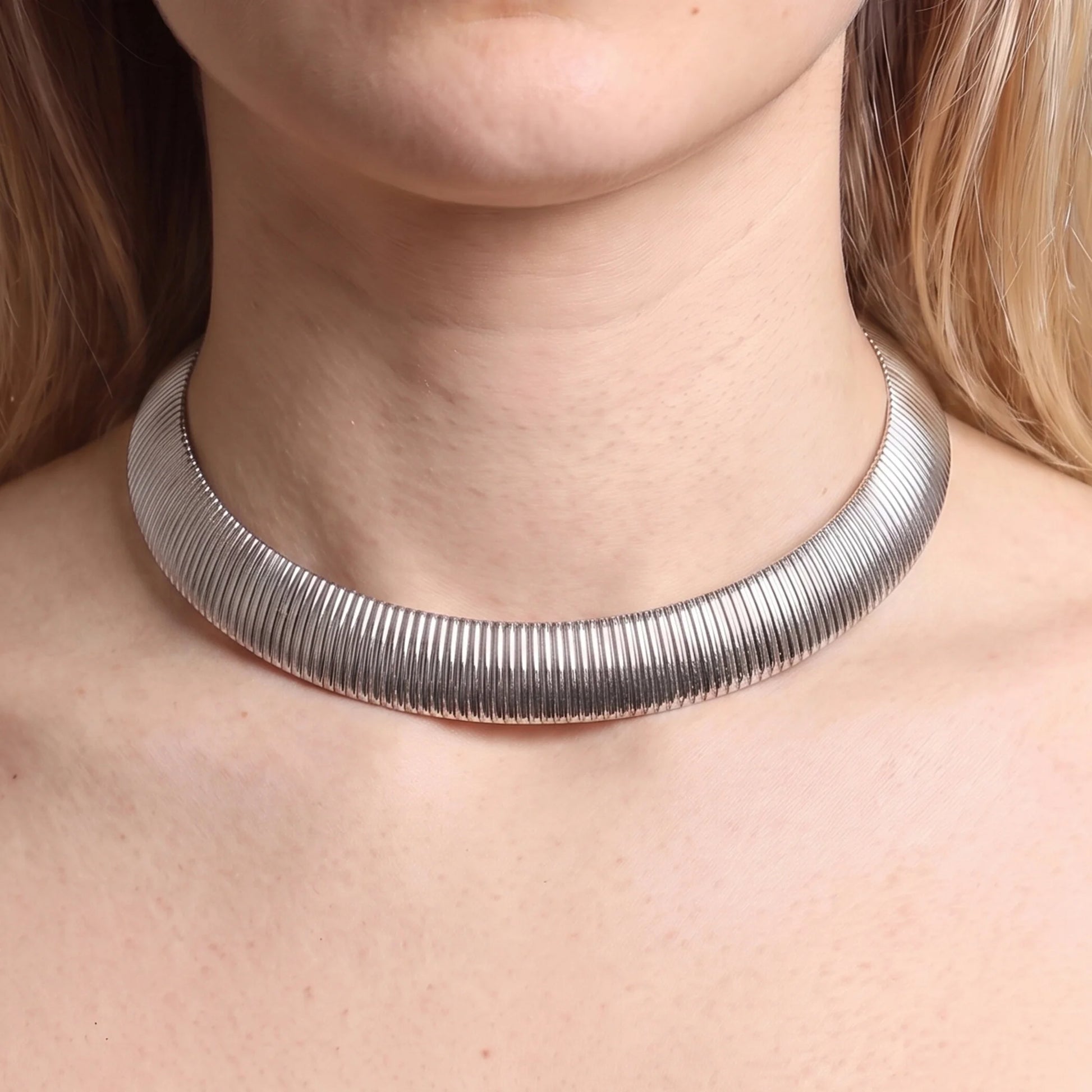 Collana Choker Rigida Graduata Finitura Plissé