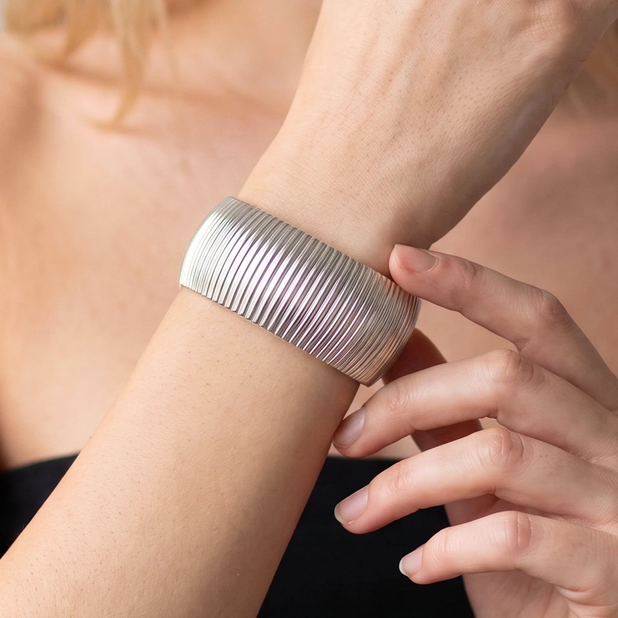 Bracciale Rigido Graduato Finitura Plissé