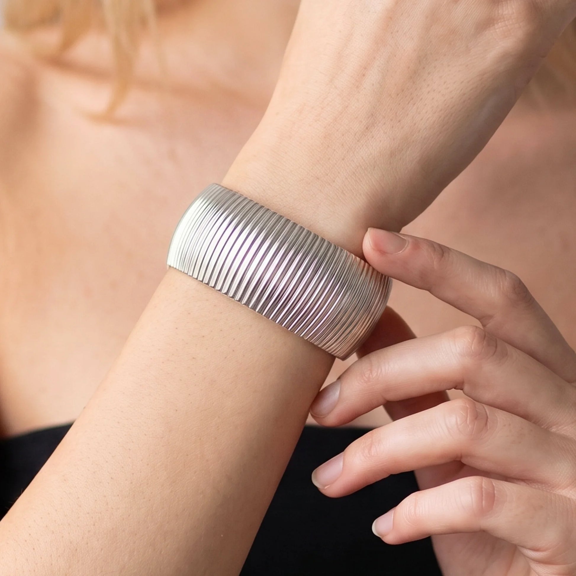 Bracciale Rigido Graduato Finitura Plissé