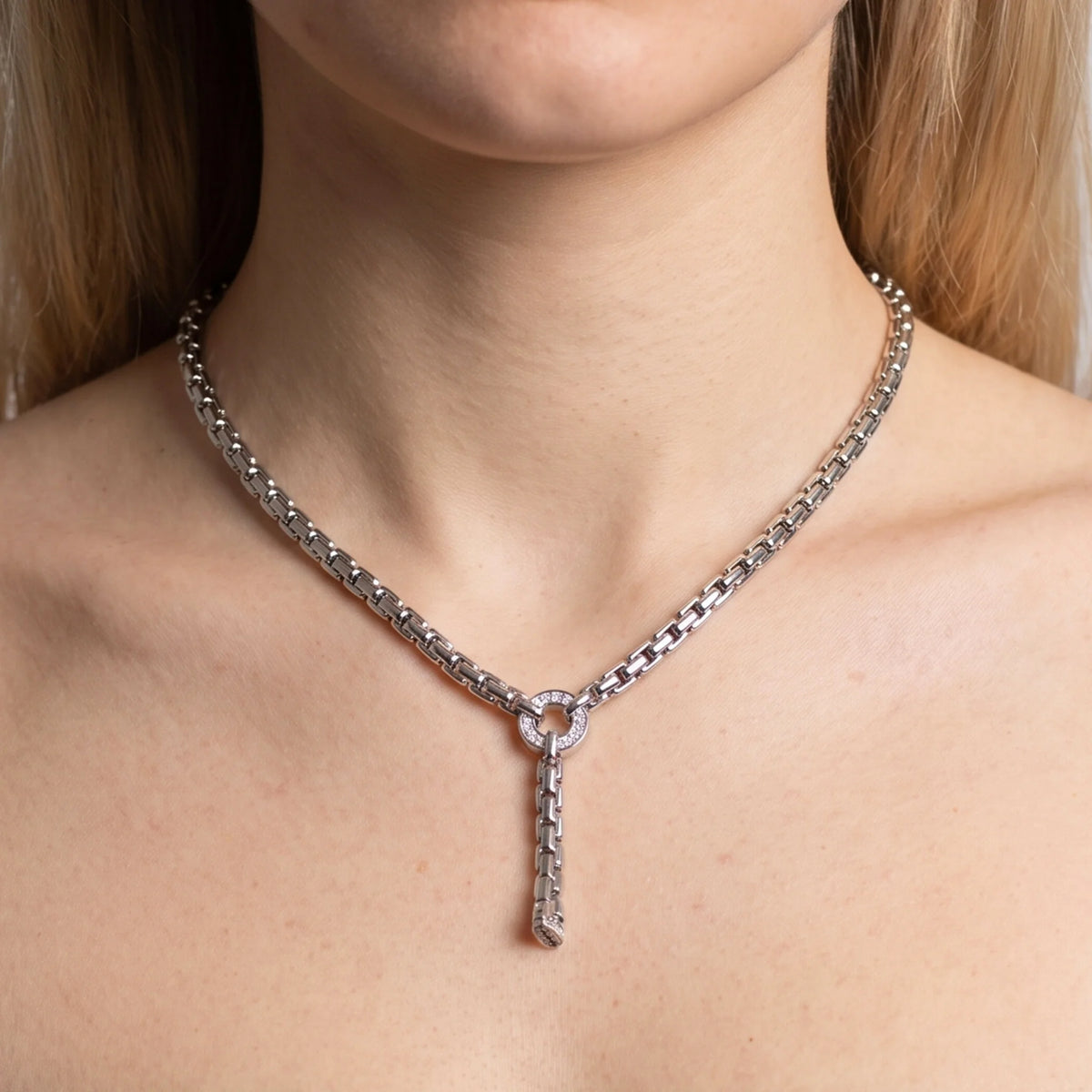 Collana a Cravatta Maglia Veneziana placcata Platino con Dettaglio in Pavé di Cubic Zirconia