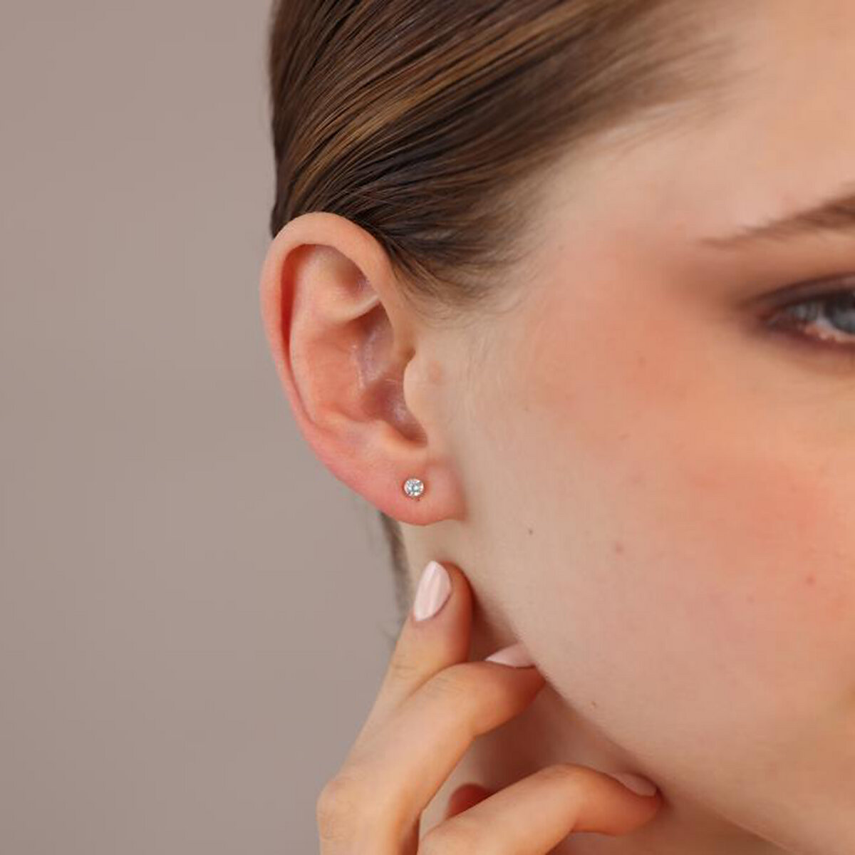 375 Gold Light Point Earrings with Lab Grown Diamonds 0.252Ct