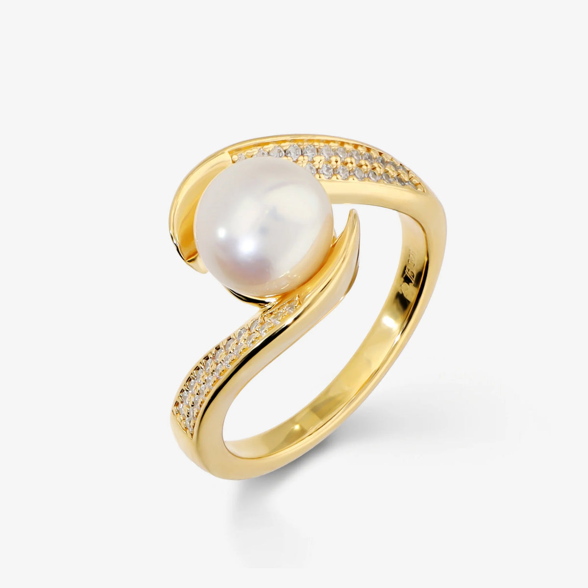 Contrarié Solitaire Ring in 925 Sterling Silver 18Kt Yellow Gold plated with Cubic Zirconia pavé and White Freshwater Button Pearl Ø 9 mm
