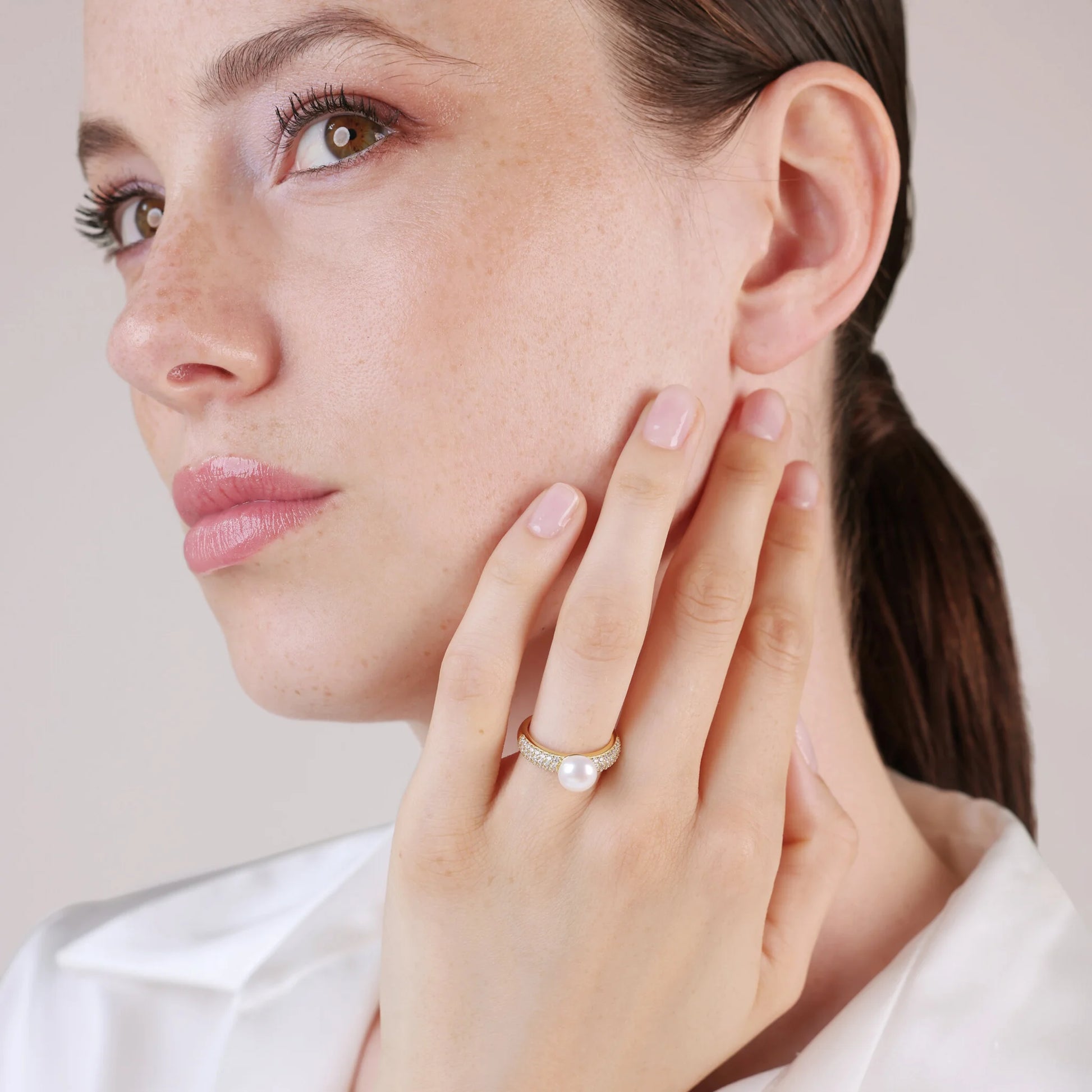Anello in Argento 925 placcato Oro Giallo 18Kt con Cubic Zirconia e Perla Bianca d'Acqua Dolce Ø 7/8 mm