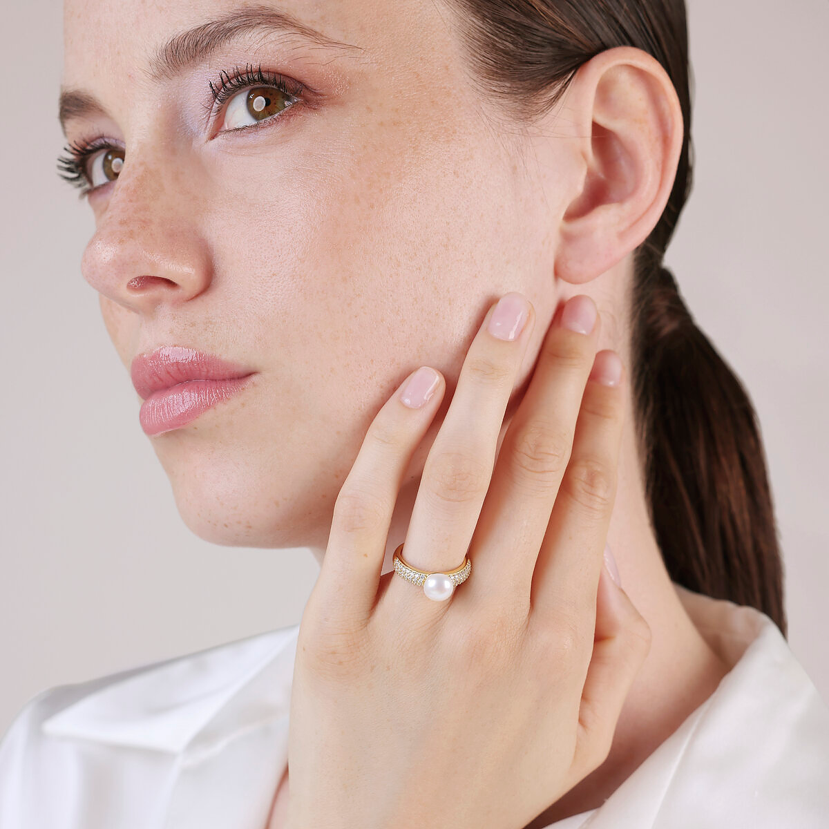 Anneau en Argent 925 plaqué Or Jaune 18Kt avec Zircone Cubique et Perle Blanche d'Eau Douce Ø 7/8 mm