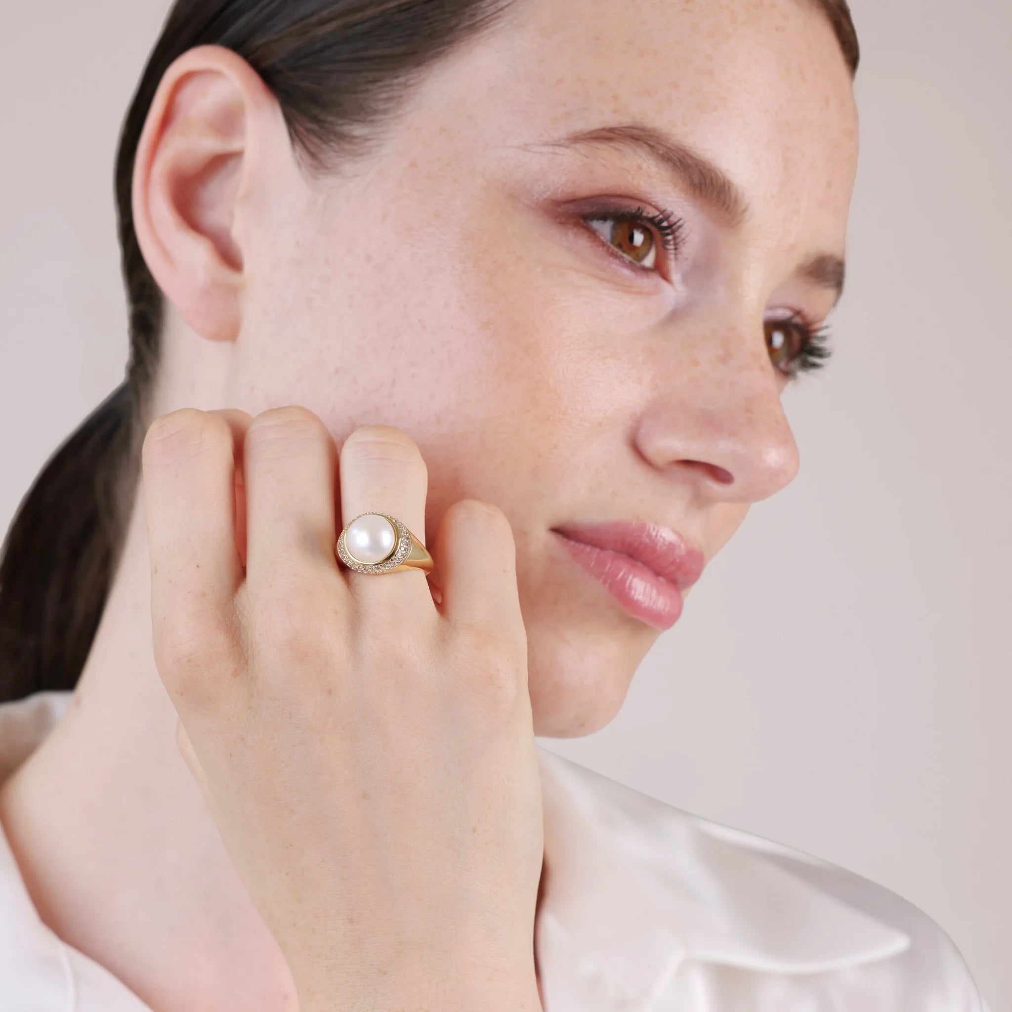 925 Silver Ring plated with 18Kt Yellow Gold with Cubic Zirconia and White Freshwater Pearl Ø 10/11 mm