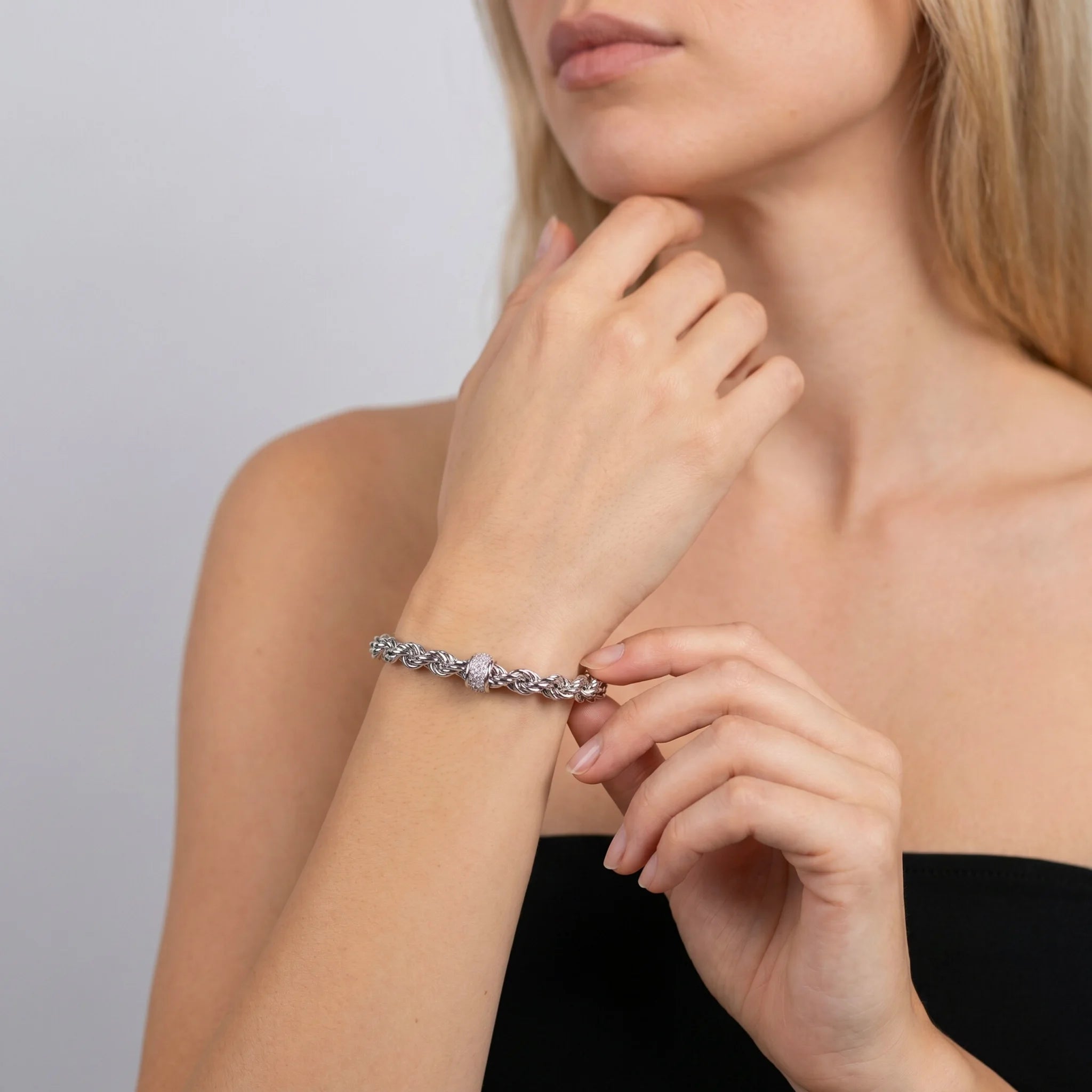 Bracciale in Argento 925 con Maglia a Corda Intrecciata e Pavé di Cubic Zirconia