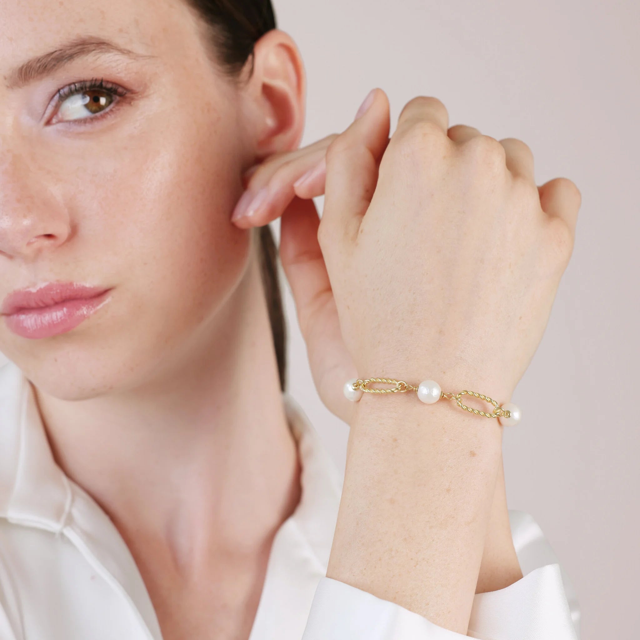 Bracciale in Argento 925 placcato Oro Giallo 18Kt con Maglie Ritorte e Perle Ming Bianche d'Acqua Dolce Ø 8/9 mm