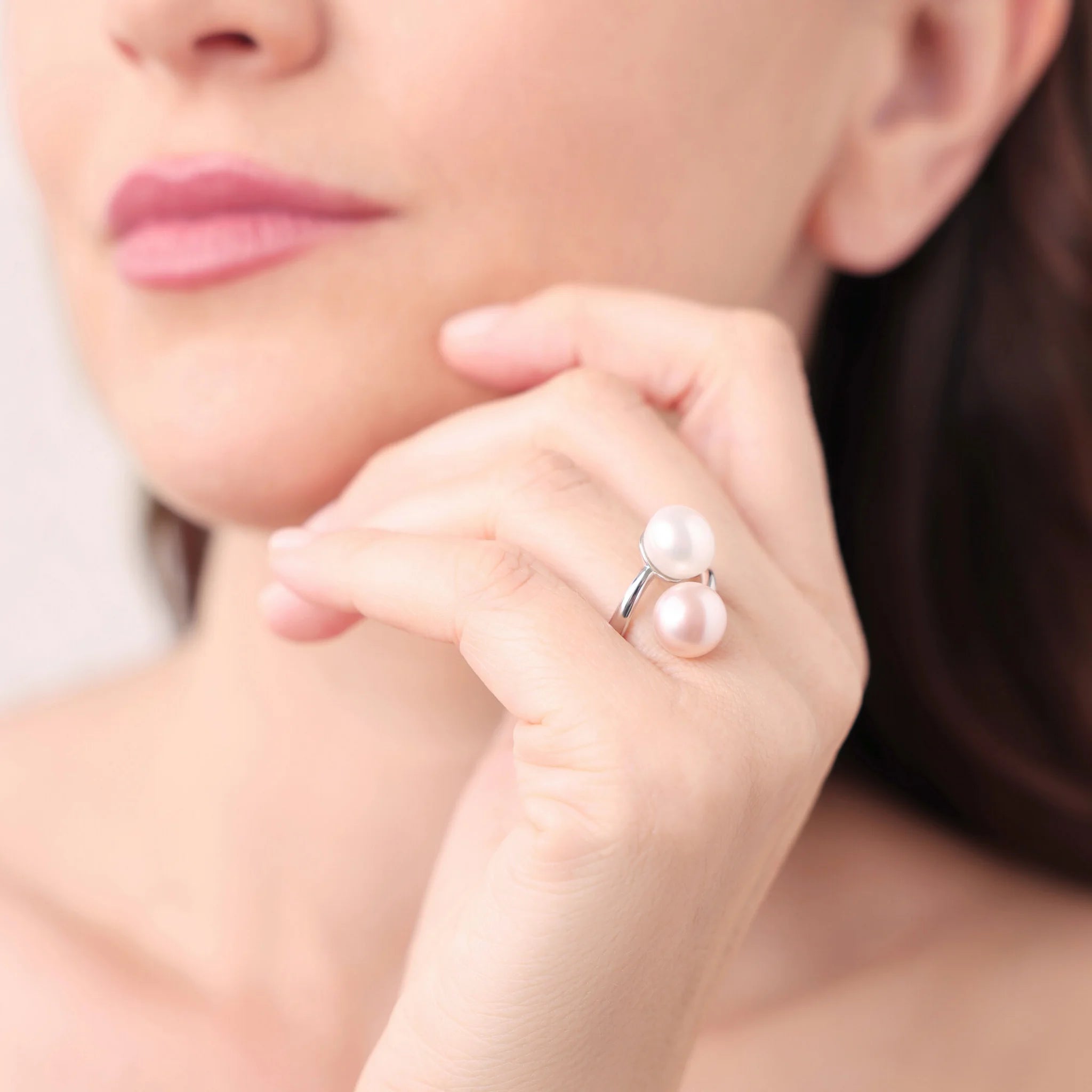 Anello Contrarié in Argento 925 placcato Oro Bianco con Perle d'Acqua Dolce Ø 10.5 mm