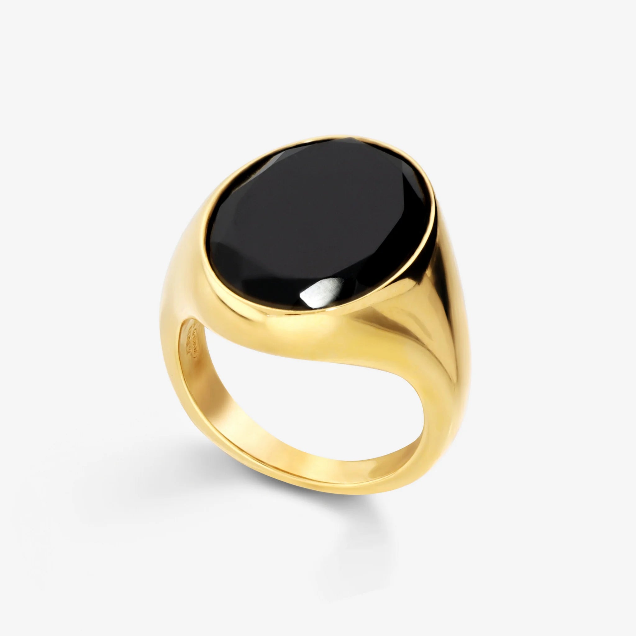 Anello Chevalier in Argento 925 placcato Giallo con Pietra Naturale Ovale di Onice Nero