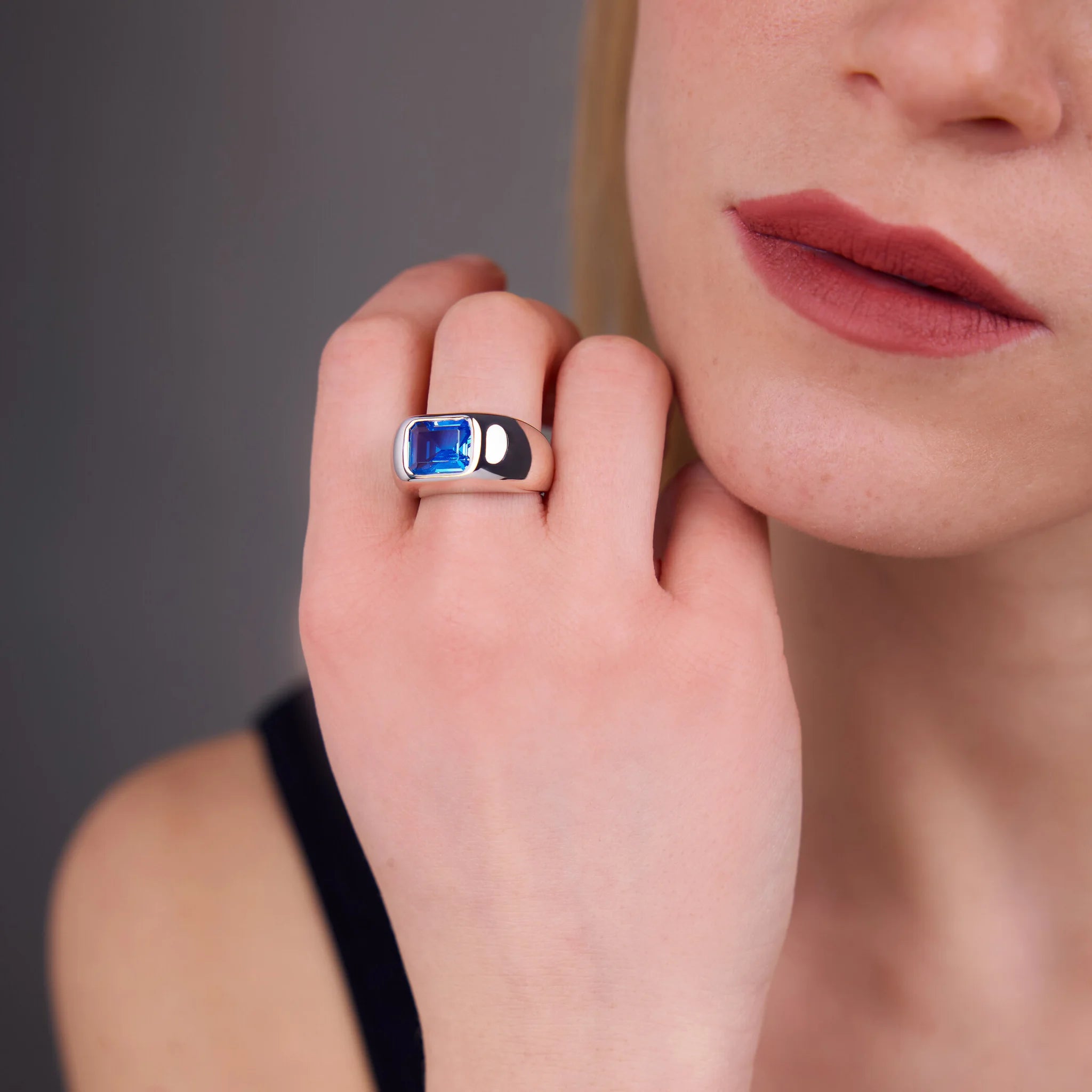 Anello Chevalier in Argento 925 placcato Platino con Prisma Gem Blu