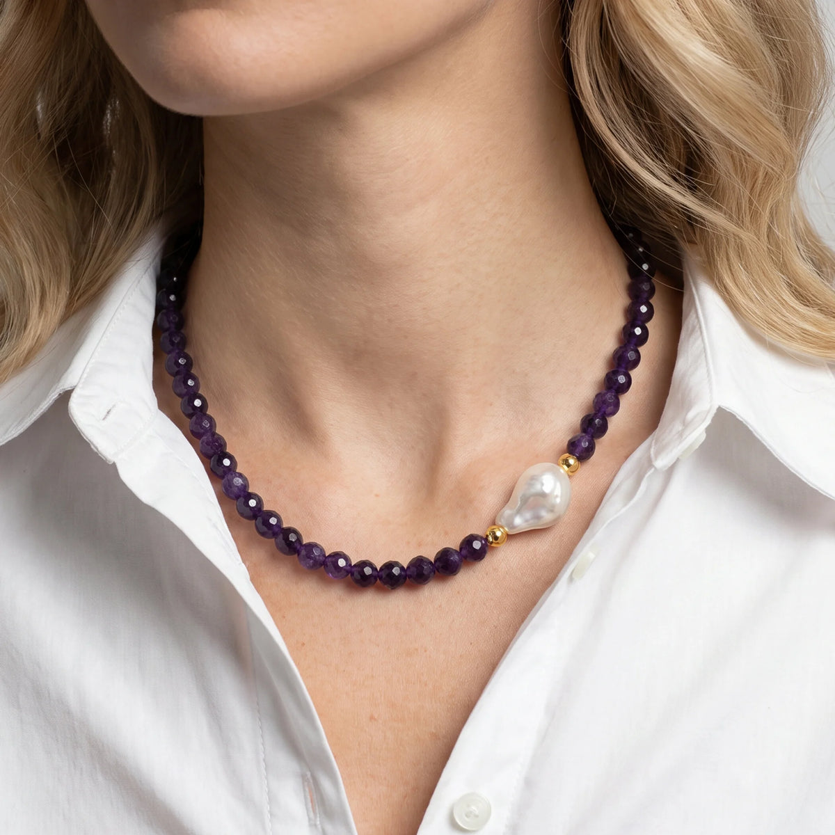 Collana Girocollo placcata Oro Giallo 18Kt con Ametista Viola e Perla Scaramazza Bianca d'Acqua Dolce Ø 12/13mm