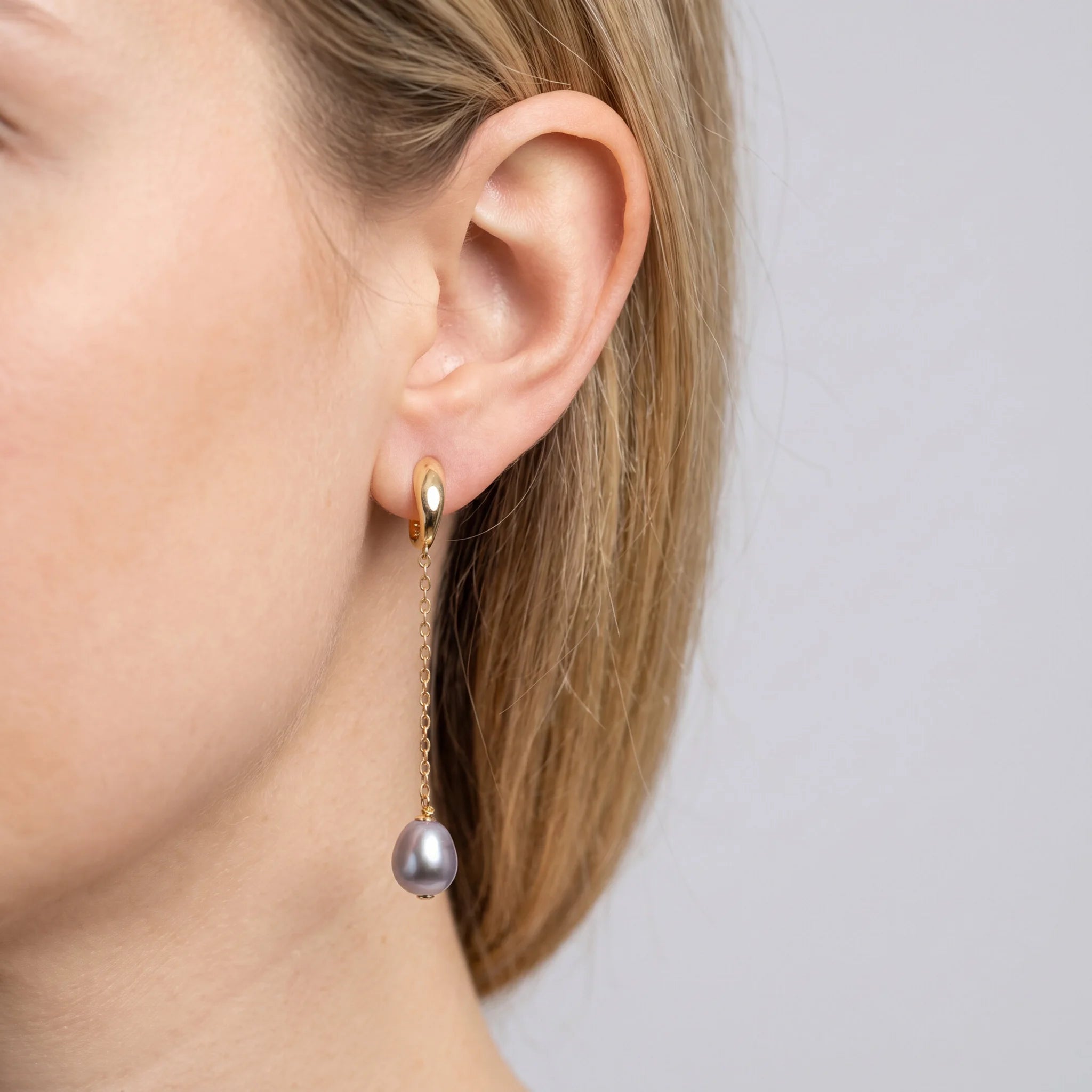 Orecchini Pendenti a Filo con Perle Grigie Ø 8/9 mm