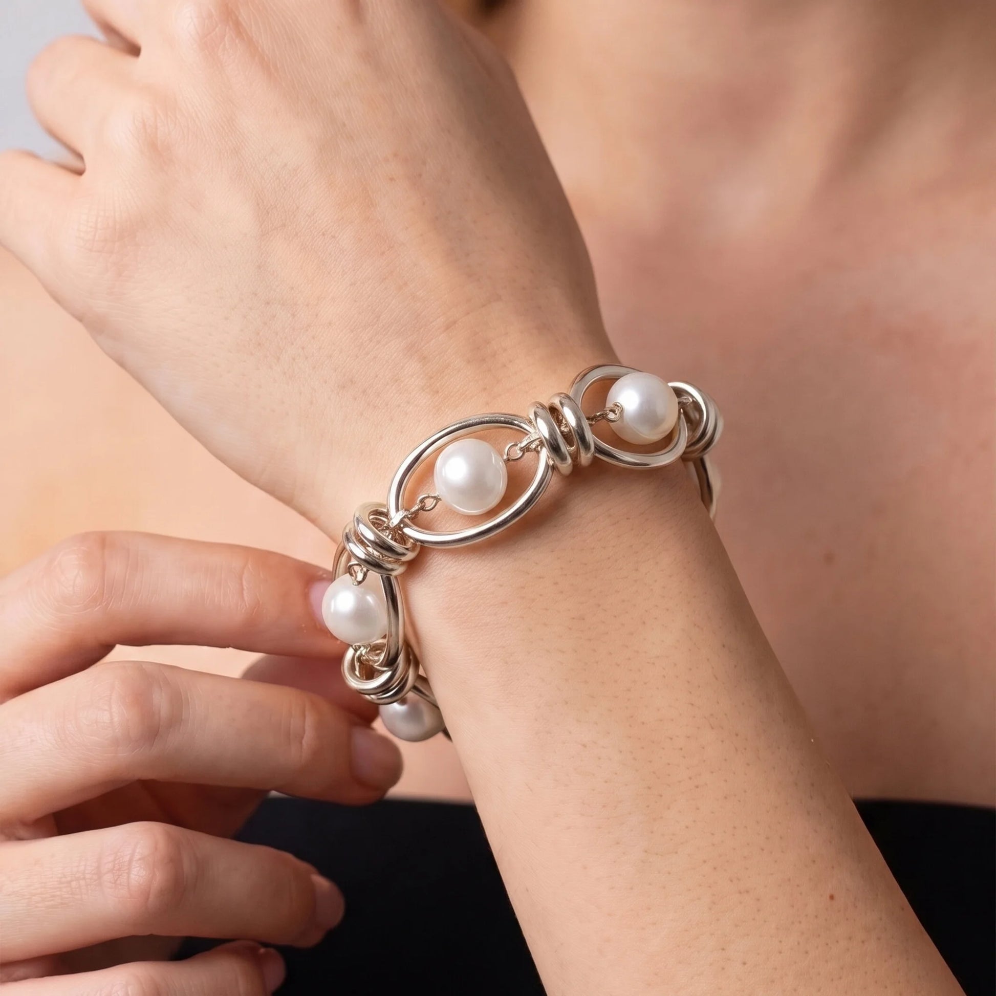 Bracciale Bold placcato Oro 18Kt con Perle Cerchiate Bianche d'Acqua Dolce Ø 10/11 mm