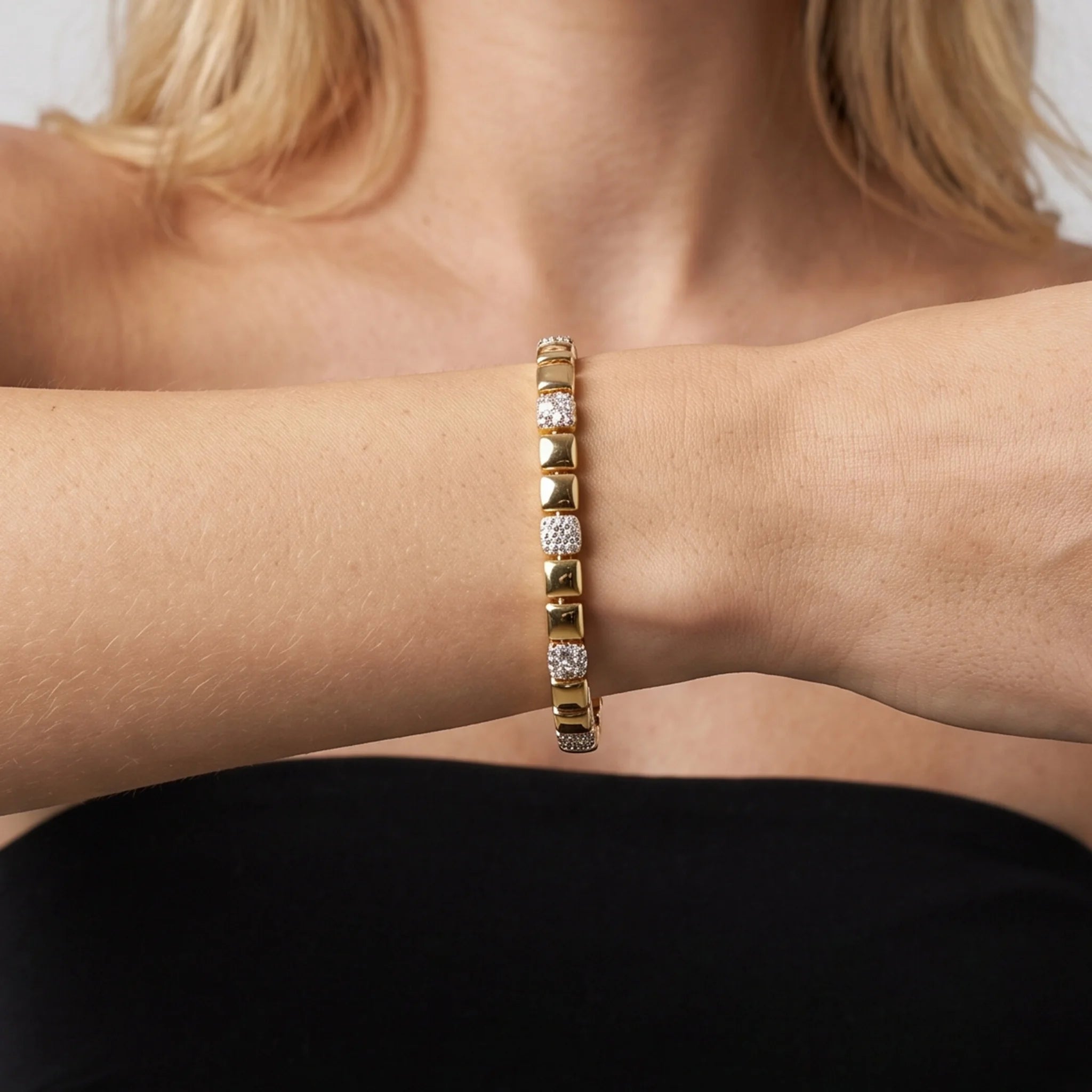 Bracciale Eternity con Elementi Quadrati Lucidi e in Pavé di Cubic Zirconia