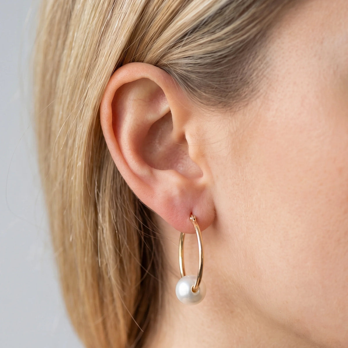 Orecchini a Cerchio in Argento 925 placcato Oro Giallo 18kt con Perla Ming Bianca d'Acqua Dolce Ø 10/11 mm
