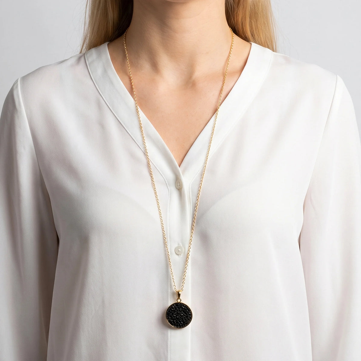Collana Lunga placcata Oro Giallo 18Kt con Pendente a Disco in Pavé di Spinelli Neri