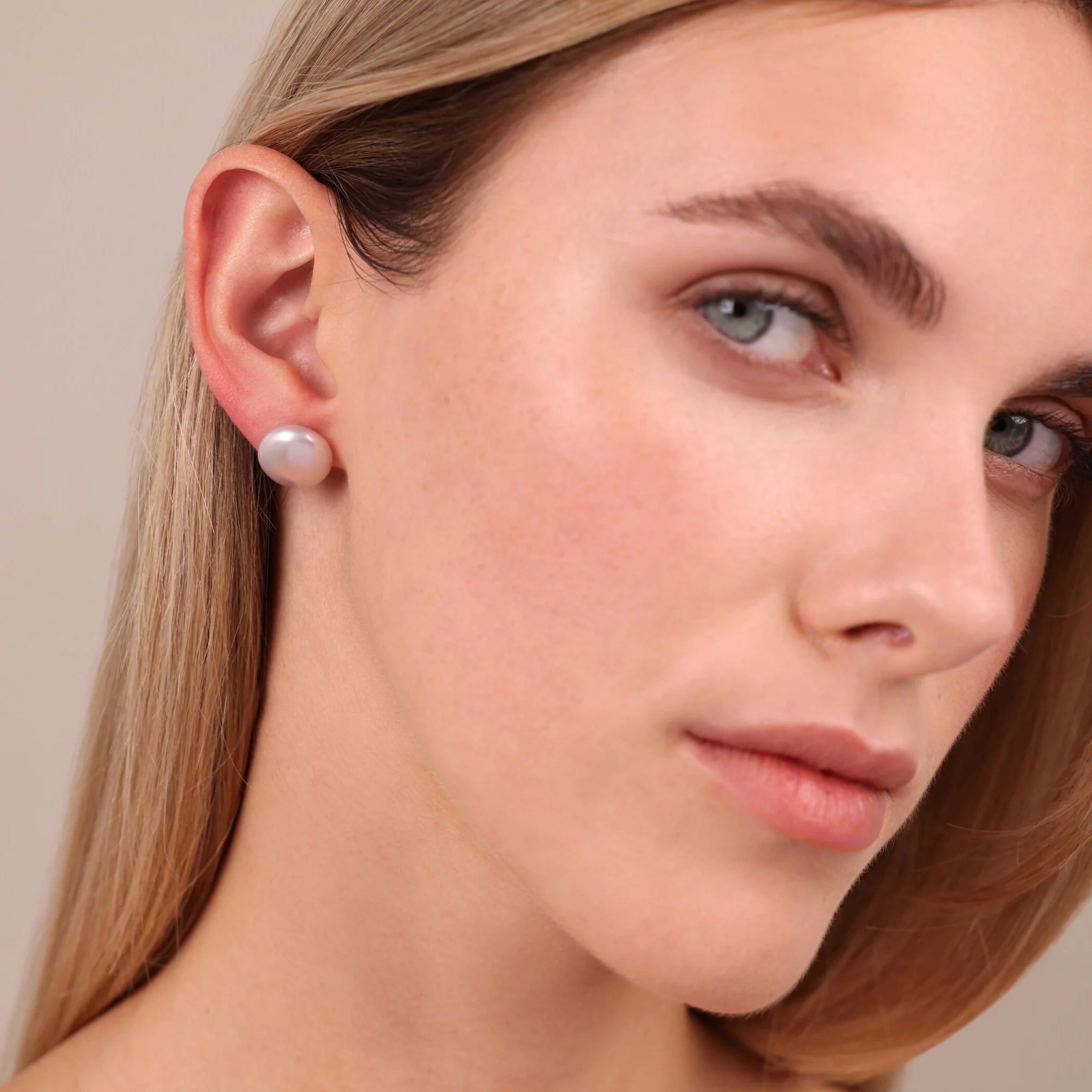Orecchini a Bottone in Argento 925 placcato Oro 18Kt con Perle Coin d'Acqua Dolce Ø 13/14 mm
