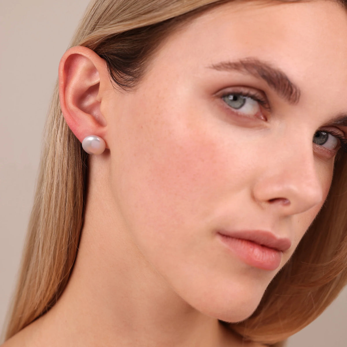 Orecchini a Bottone in Argento 925 placcato Oro 18Kt con Perle Coin d'Acqua Dolce Ø 13/14 mm