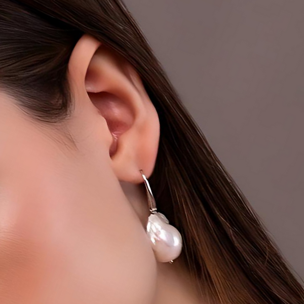Ohrringe mit weißer Süßwasser-Scaramazza-Perle Ø 17/18 mm