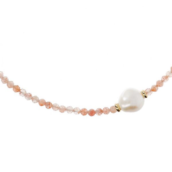 Halskette mit rosafarbenem Quarzit und weißer barocker Süßwasserperle Ø 13 mm aus 18 Karat Gelbgold vergoldetem 925er Silber