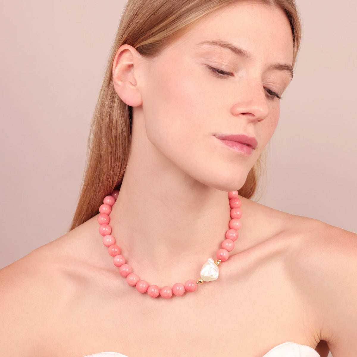 Collier en argent 925 plaqué or jaune 18Kt avec quartzite rose et perle Scaramazza blanche d'eau douce Ø 14/14,5 mm