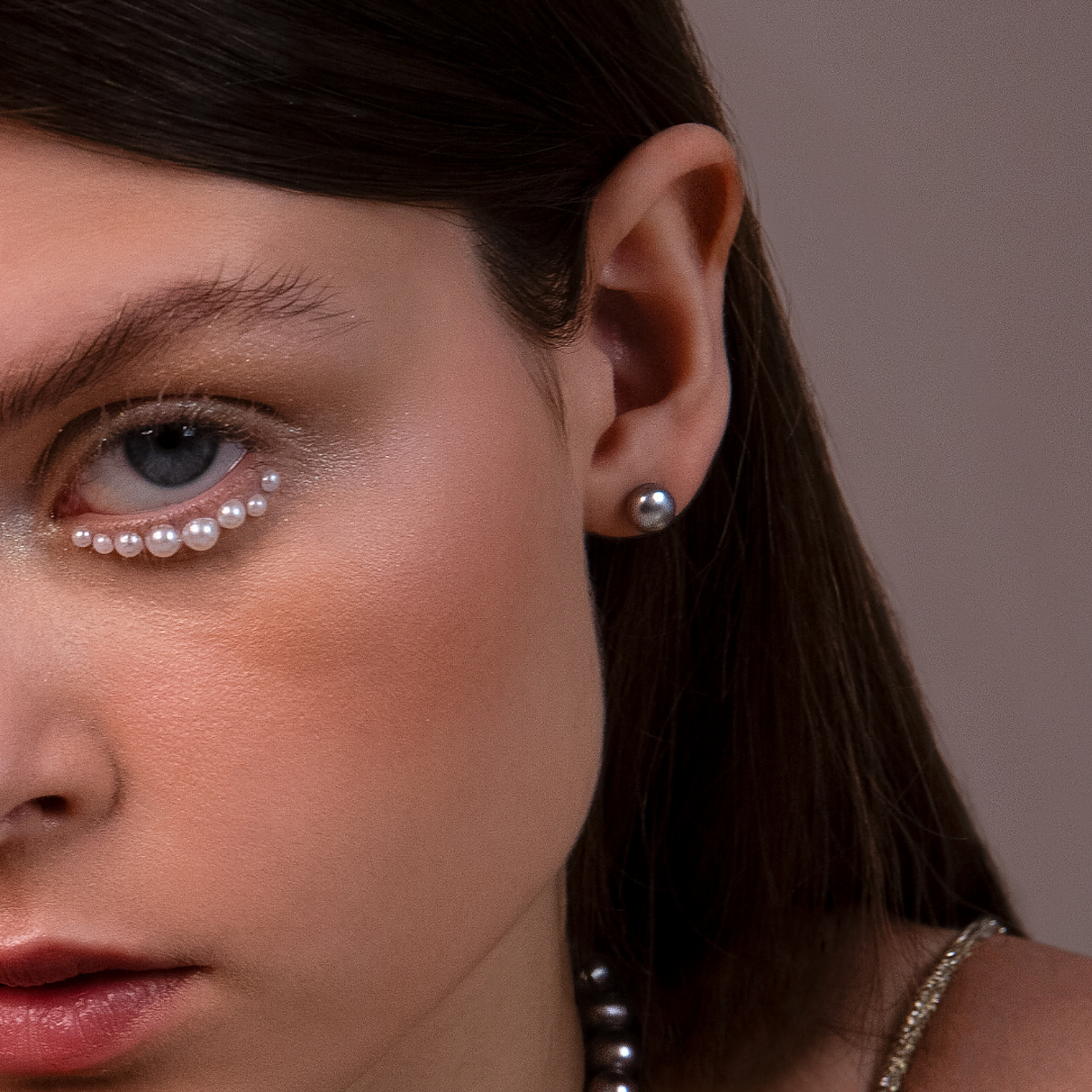 Boucles d'oreilles avec boutons de perles d'eau douce grises Ø 8/9 mm en argent 925 doré à l'or fin 18ct