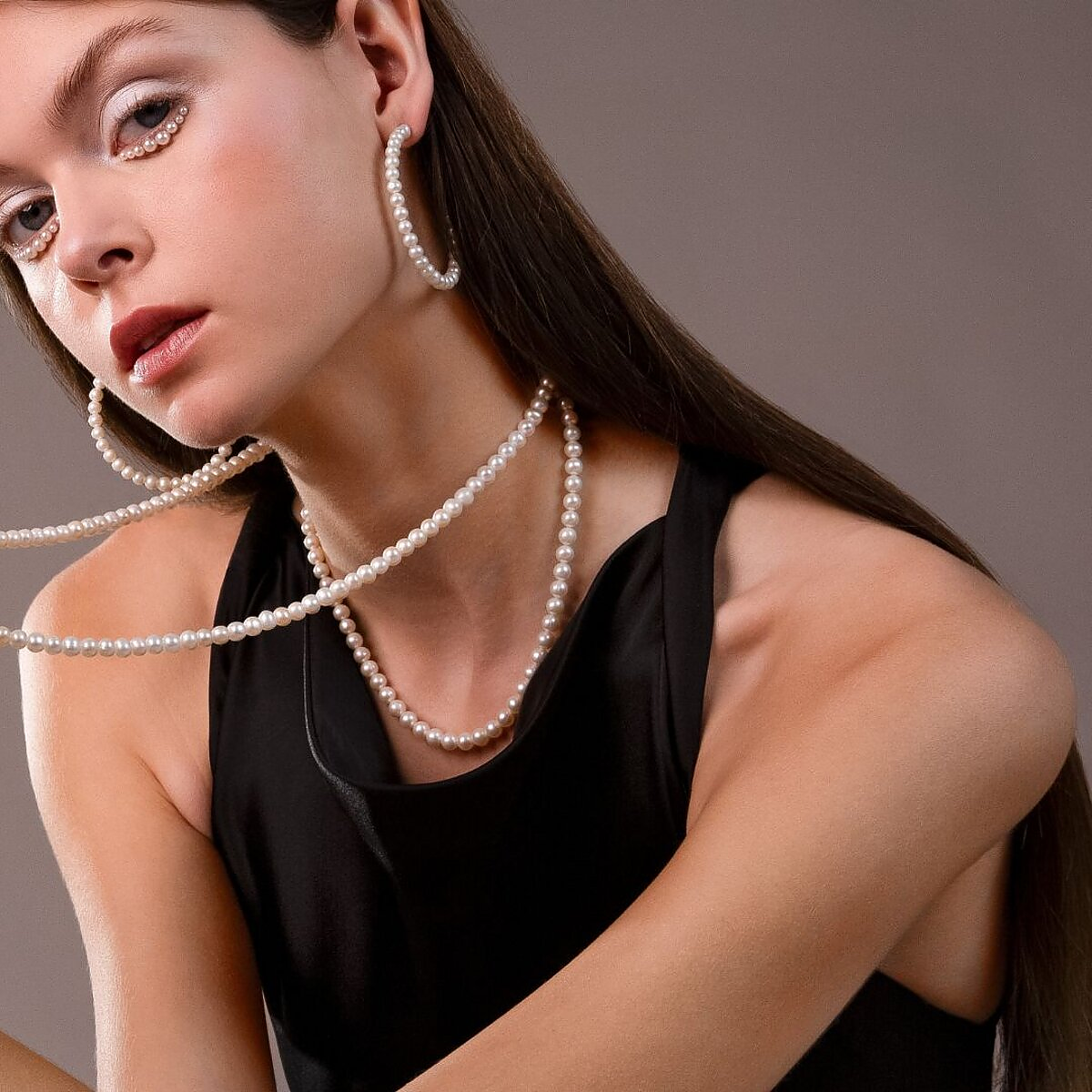 Collana Lunga in Argento 925 placcato Oro Bianco 18Kt con Perle Bianche d'Acqua Dolce Ø 6/6.5 mm