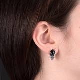 Clous d'oreilles texture sirène avec pierre naturelle spinelle noire