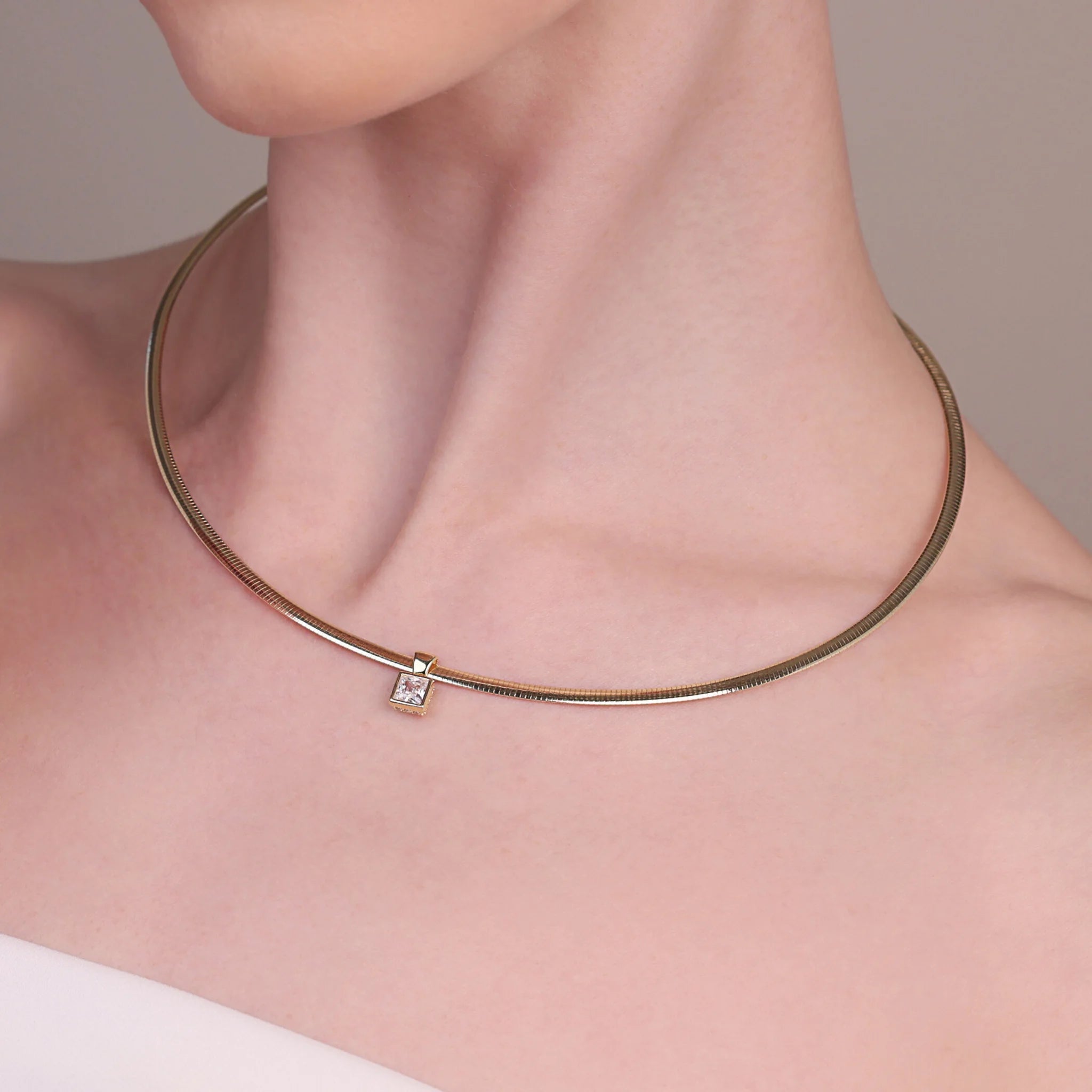 Collier à maillons oméga en argent 925 plaqué or jaune 18Kt avec zircon cubique Dot Light