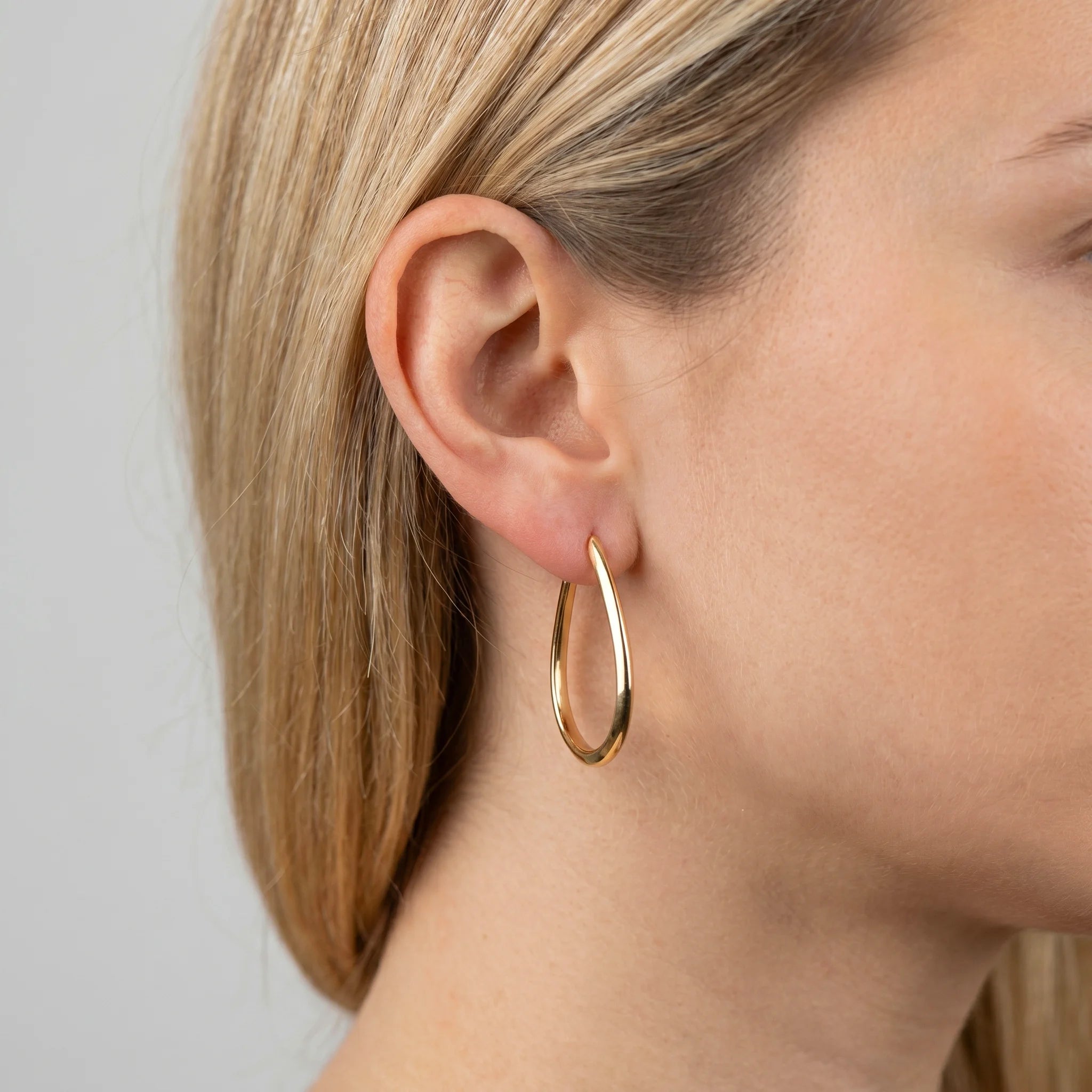 Wavy Oval Hoop Earrings in 18Kt Yellow Gold Plated 925 Silver