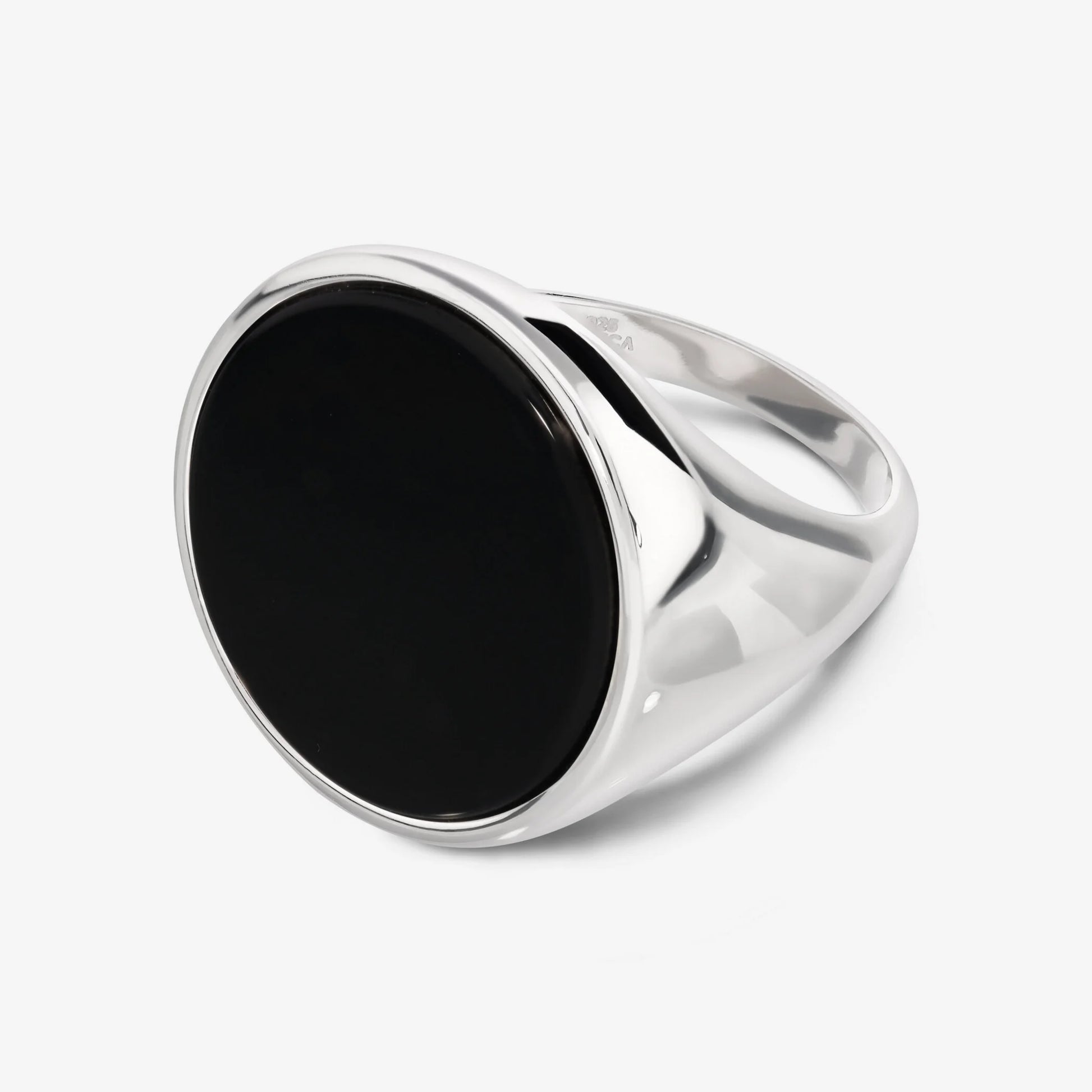 Anello Chevalier con Pietra a Disco in Onice Nero in Argento 925 placcato Platino
