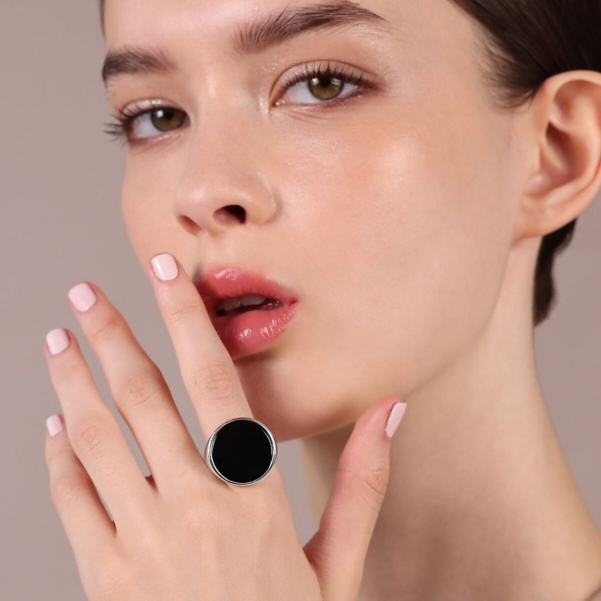 Chevalier Ring with Black Onyx Disc Stone - Milor