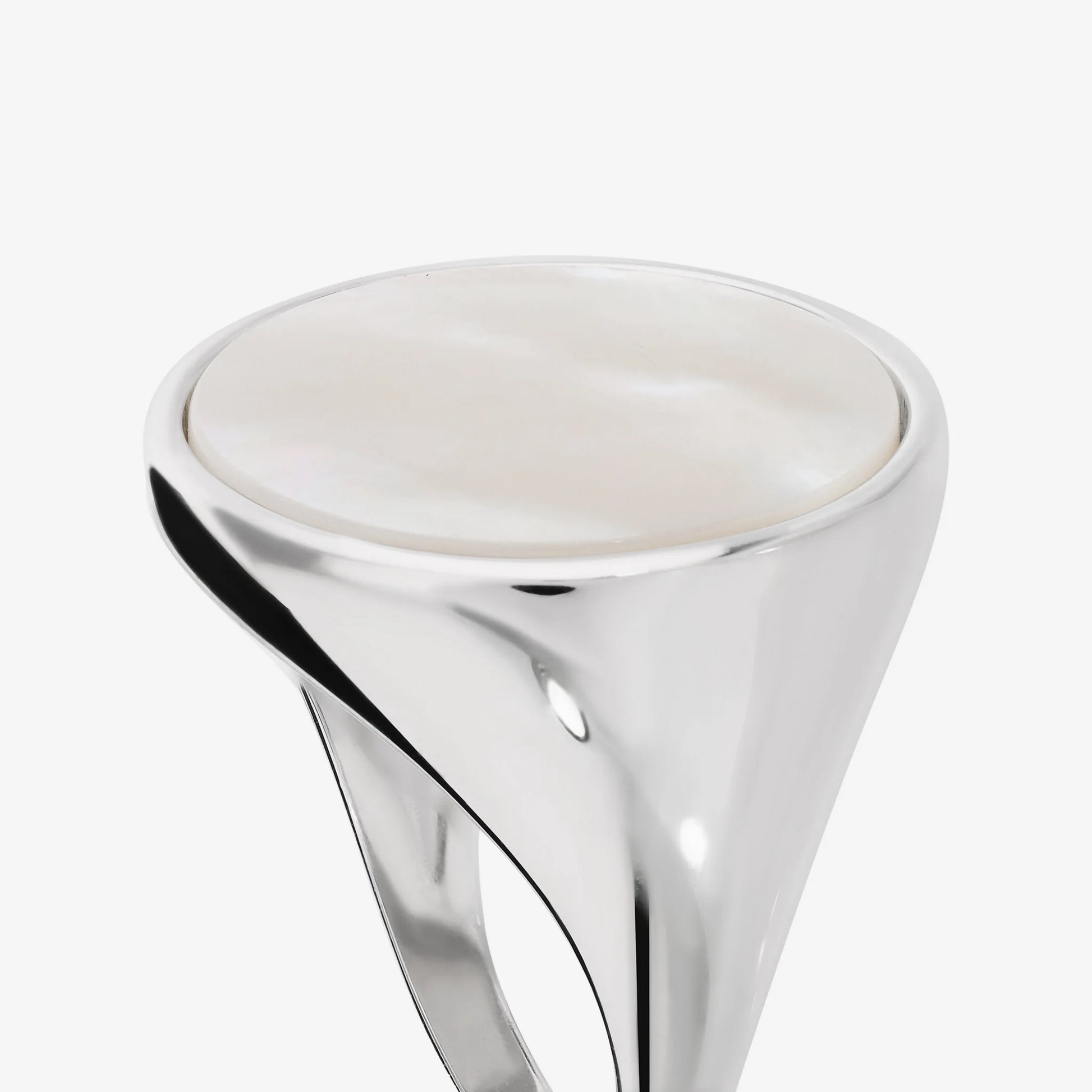 Anello Chevalier con Pietra a Disco in Madreperla Bianca in Argento 925 placcato Platino
