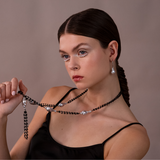 Boucles d'oreilles pendantes avec perles d'eau douce Scaramazze grises Ø 17/18 mm en argent 925 doré à l'or fin 18ct.