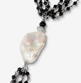 Collana Multifilo a Cravatta in Argento 925 placcato Rodio con Spinelli Neri e Perle Scaramazze Bianche d'Acqua Dolce 26x16 mm