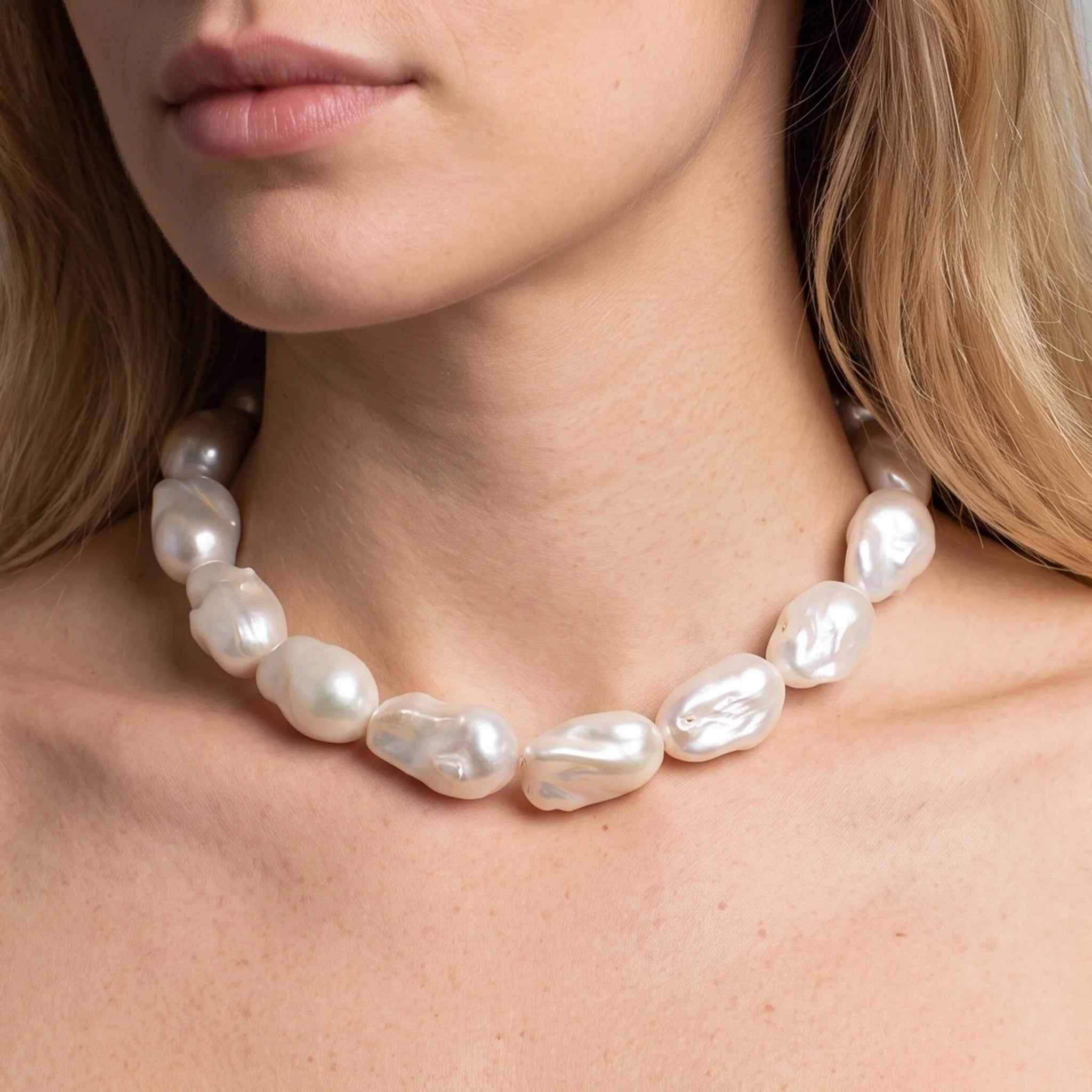 Collana Girocollo in Argento 925 placcato Oro Bianco 18Kt con Perle Scaramazze Bianche d'Acqua Dolce Ø 14/15 mm