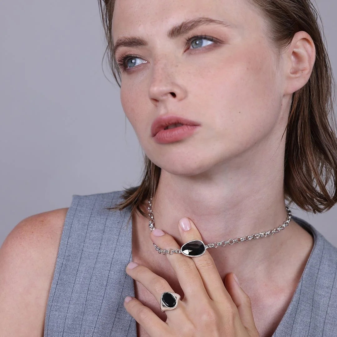 Collier en argent sterling 925 plaqué platine avec spinelle noire facettée