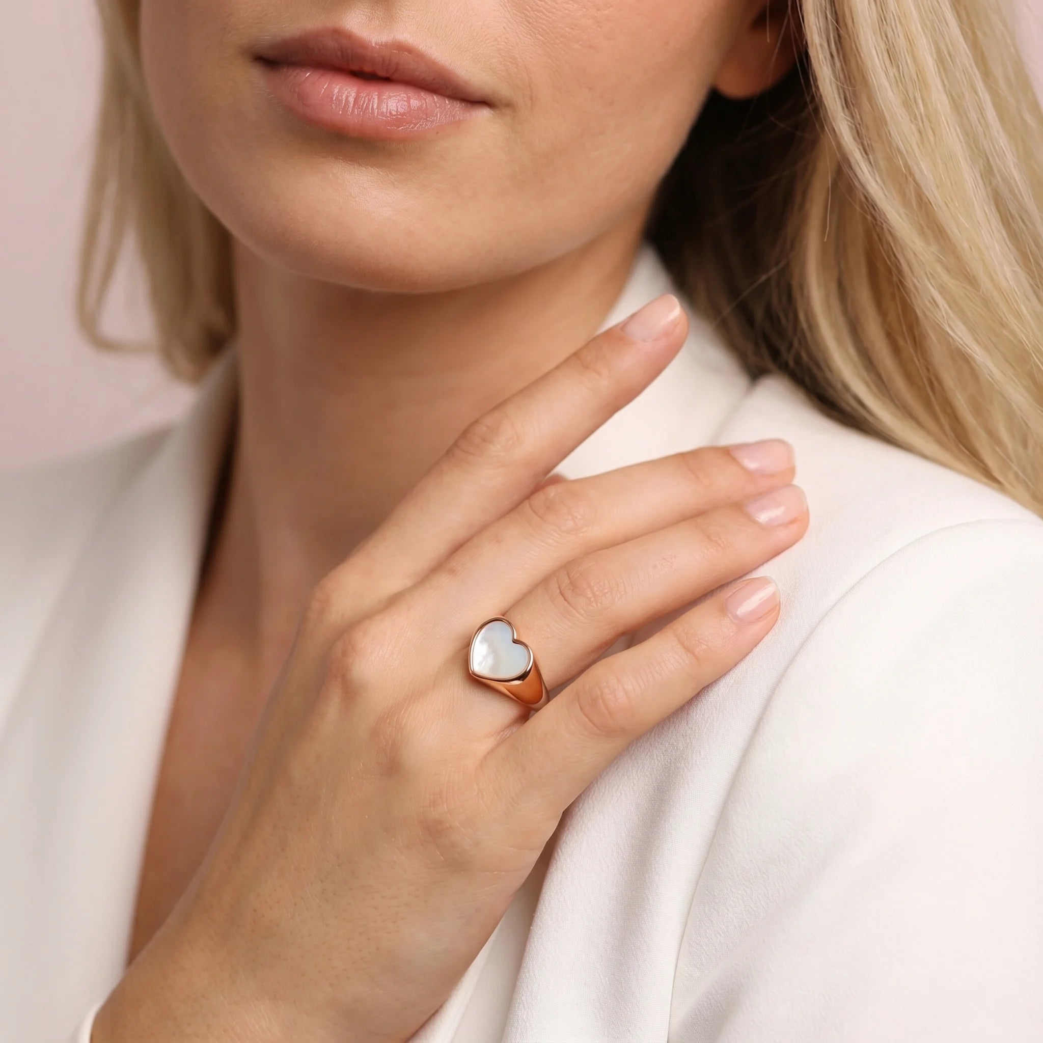 Anello Chevalier con Cuore in Madreperla