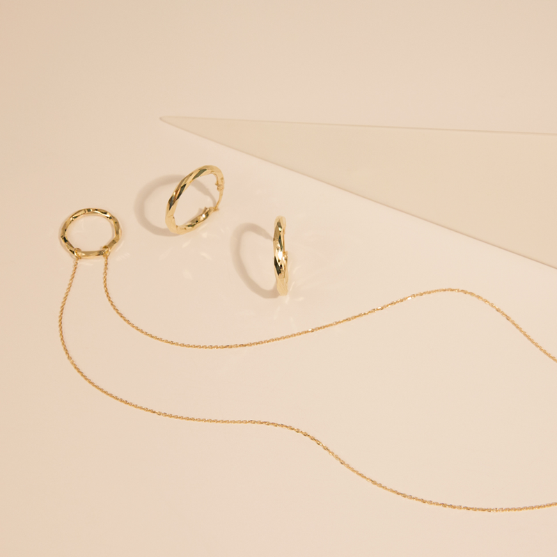 Halskette mit Kreisanhänger aus 9 Karat Gold mit Diamanten
