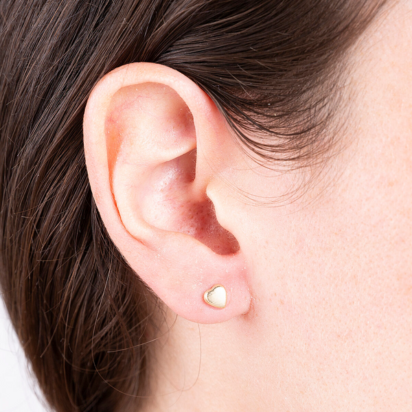 Boucles d'oreilles clous avec coeur en or 9 carats