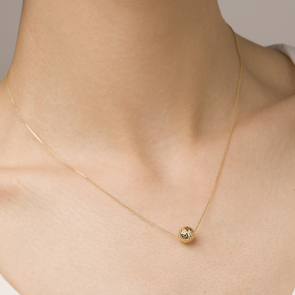 Rolo Chain Necklace with Small Hammered Sphere Pendant in 9 Carat Gold