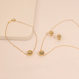 Collier chaîne Rolo avec pendentif petite sphère martelée en or 9 carats