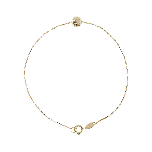 Bracelet chaîne Rolo avec petit pendentif sphère martelée en or 9 carats