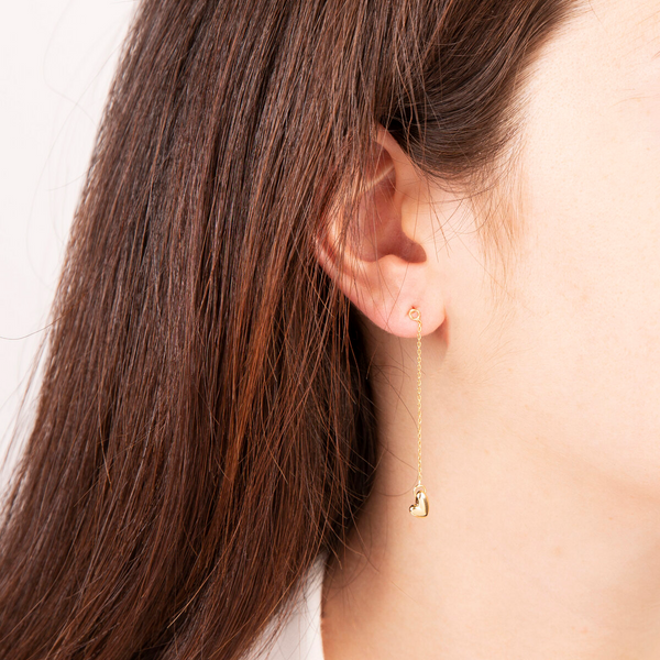 Ohrringe mit asymmetrischem Herz aus 9 Karat Gold