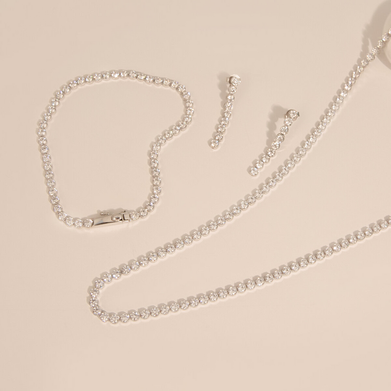 Boucles d'oreilles pendantes fil de tennis avec zircons cubiques en or 9 carats